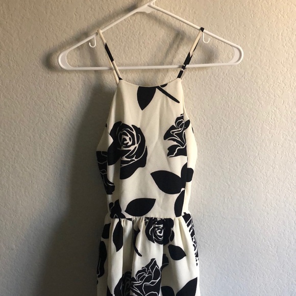 Romeo & Juliet Couture Dresses & Skirts - Romeo & Juliet couture dress